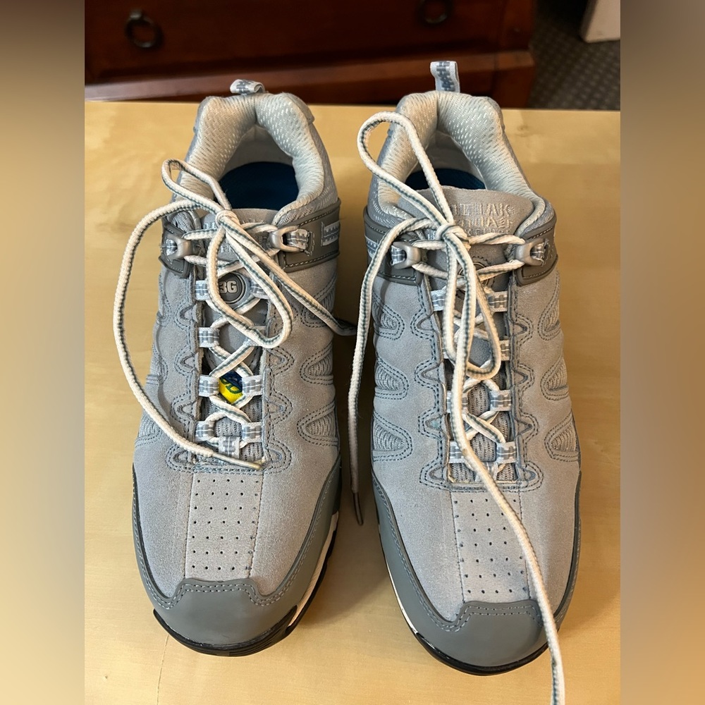 KODIAK - Women’s Safety Toe/Work Shoes - Size 7.5- New